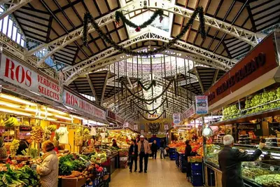 Image de Historic Downtown Flat next to Central Market, walking distance to everything.