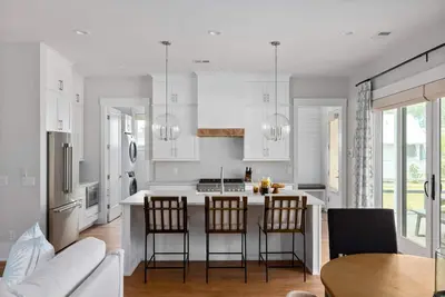 Image de New in Moreland Village! Great Indoor-Outdoor Living, Pizza Oven, Pet-Friendly!