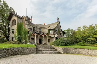 Villa à Bosisio Parini avec 7 chambres à coucher, 12 couchages