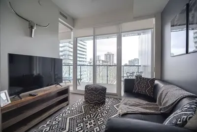 Image de Chic 2br Oasis with Skyline Views near Berczy Park