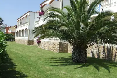 Image de Vista Bahia 23 - Apartamento en primera línea de mar a pocos metros del centro de Empuriabrava con aparcamiento.