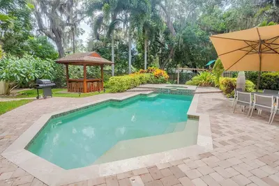 Image de This house is a 2 bedroom(s), 2 bathrooms, located in Largo, Fl.