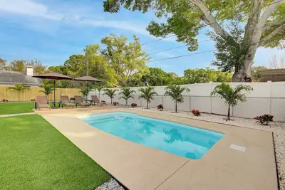 Image de Palm Oasis 2/2 Serene Backyard Private Poolside