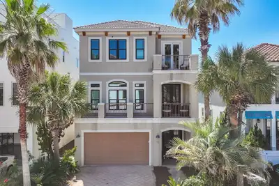 Image de 🏖️ 30-Second Walk to Private Beach - Gated Community - Family Beach Getaway