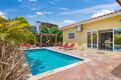Image de Private Pool! Bbq! 5 Min To Beach!