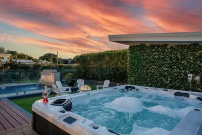 Image de Luxury Beach Home ~ Heated Pool ~ Hot Spa ~ Fire Pitt ~ Golf
