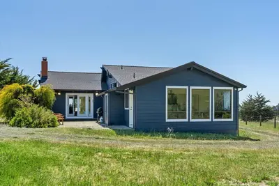 Image de The Bodega House-Enchanting Coastal Charmer! Beach & Pastures! WiFi/Yard Games