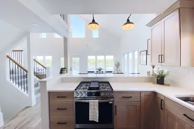 Image de [New! ] Luxurious Lake Front Getaway!