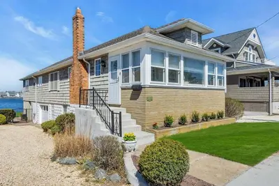 Image de Oce1409 | Newly Renovated Lakefront in quiet south end setting! Pets! by Shore Points Vacations