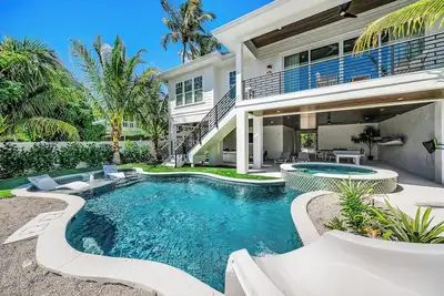 Image de Waterfront Home, Pool, Waterslide, Games! - Siesta Serenity