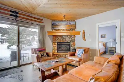 Image de First Floor End Unit Condo in the heart of Big Sky!