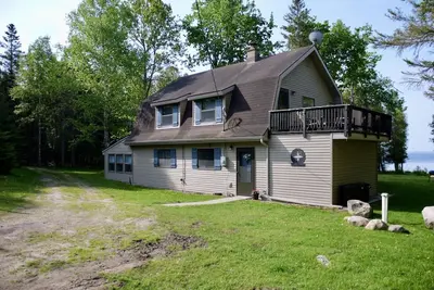 Image de Sticks & Stones with Bunkhouse on Drummond Island