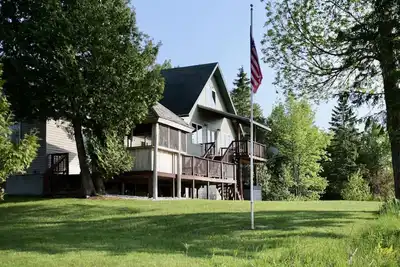 Image de Woodsmoke Lodge on Drummond Island