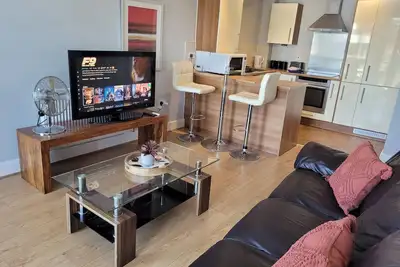 Image de Lesley Court- A spacious 2 bedroom apartment near Chelmsford Centre/ Station