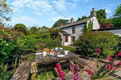 Image de Hollow Tree Cottage - Trois Chambres Maison, Couchages 6