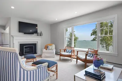 Image de Little Anchor - a resplendent waterfront property in South Freeport, Maine.