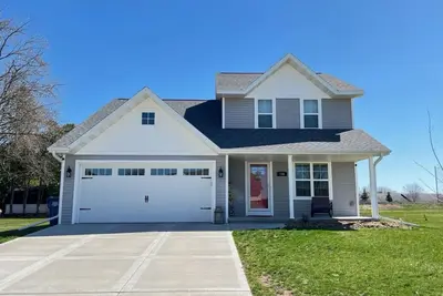 Image de Gorgeous, modern house, backyard connects with community park and fields.