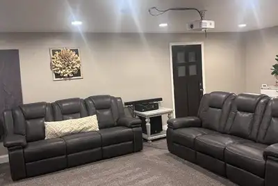Image de 20 mins from the Slc airport spacious, clean, and cozy listing.