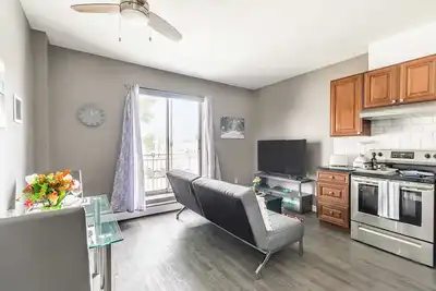 Image de Glenview West Apartment w Patio - Near Downtown!