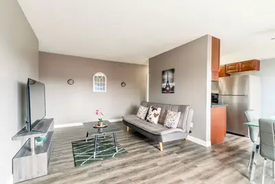 Image de Spacious 2br Apt - Near Dt Hamilton!
