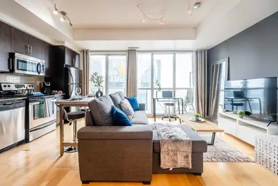 Image de Luxury Downtown Condo w Spectacular City Views