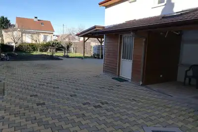 L'appart des Sotrés Avec Terrain Clôturé et Table de Billard et Ping Pong