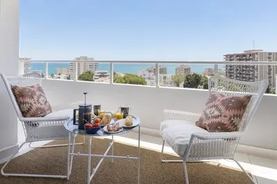 Image de Central Apartment with Seaview Terrace and Pool