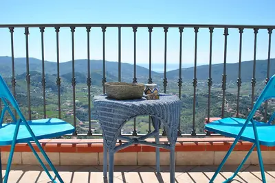 Image de 44 Steps Holiday Home - terrace with sea view, equipped kitchen, desk with wifi