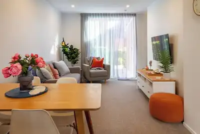 Image de Central 2-Br Townhouse w/ Free Carpark