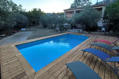 Image de Campagne, piscine, pétanque, barbecue