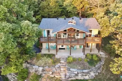 Image de Mtn and Lake Views/Serene porches for family time!