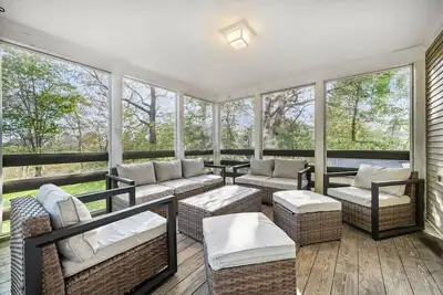 Image de 47 Webster · Walk to Beach | Screened Porch | Family Friendly