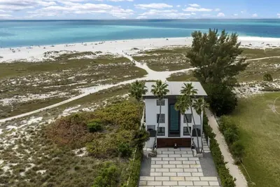 Image de Luxurious Shangri-La Home with Pool, Spa, & Rooftop Deck on Anna Maria Island