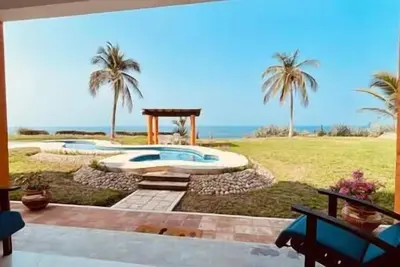 Image de King Size Beds + Stunning View!