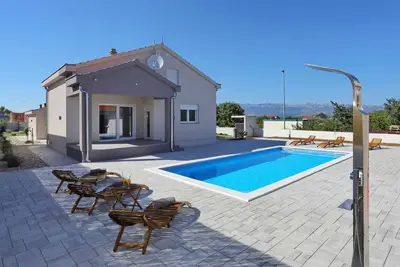 Image de Maison de vacances Fjaka avec piscine