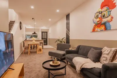 Image de Your Stylish Retreat in the Heart of the City