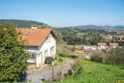 Image de Casa con jardĂn en Gama