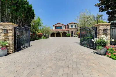 Image de Coastal Encinitas with every amenity for entire family! Ocean view, gym, pool!