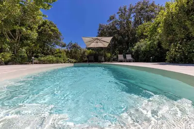 Image de 06bv : Cottage au calme avec piscine