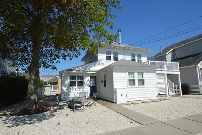 Image de Restored Stone Harbor cottage with modern amenities