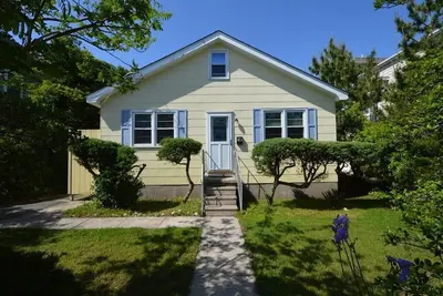 Image de Pet Friendly rancher located close to the beach!