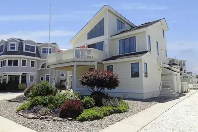 Image de Pet Friendly, 5 Bedroom, 4 bath home close to the beach!