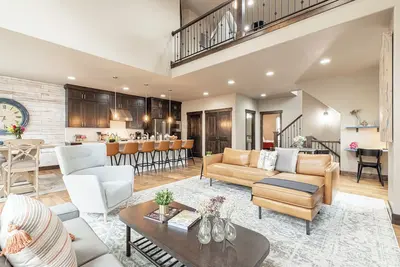 Image de Luxe community amenities - Private hot tub, Bbq + Pet-friendly!