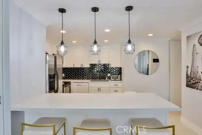 Image de 2 bed, 2 bath Modern, Private Living by the Beach