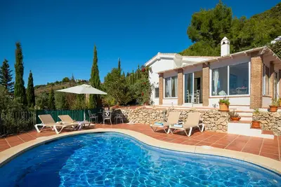 Image de Frigiliana villa: 2 bedrooms, private pool, stunning sea & mountain views. Fully A/C. Perfect escape!