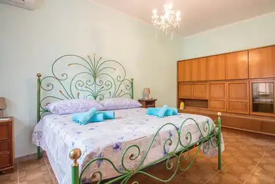 Ploaghe - Cozy House with Patio!