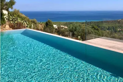 Villa avec piscine privée et vue imprenable sur la plus belle mer de Sardaigne
