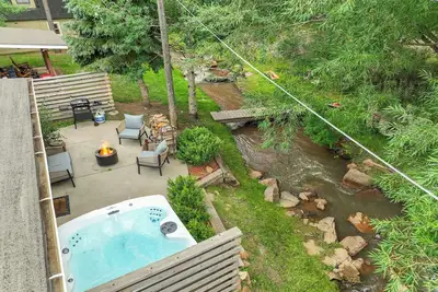 Image de Creekside Cowboy Cabin with 360° Mountain Views