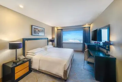 Image de Luxury 4 Bedroom Apartment Near Gold Souk Metro