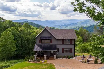 Image de Wine Down at Eagles Nest - New, Pets, Hot Tub, Pool Table, Views, Near Winery!
